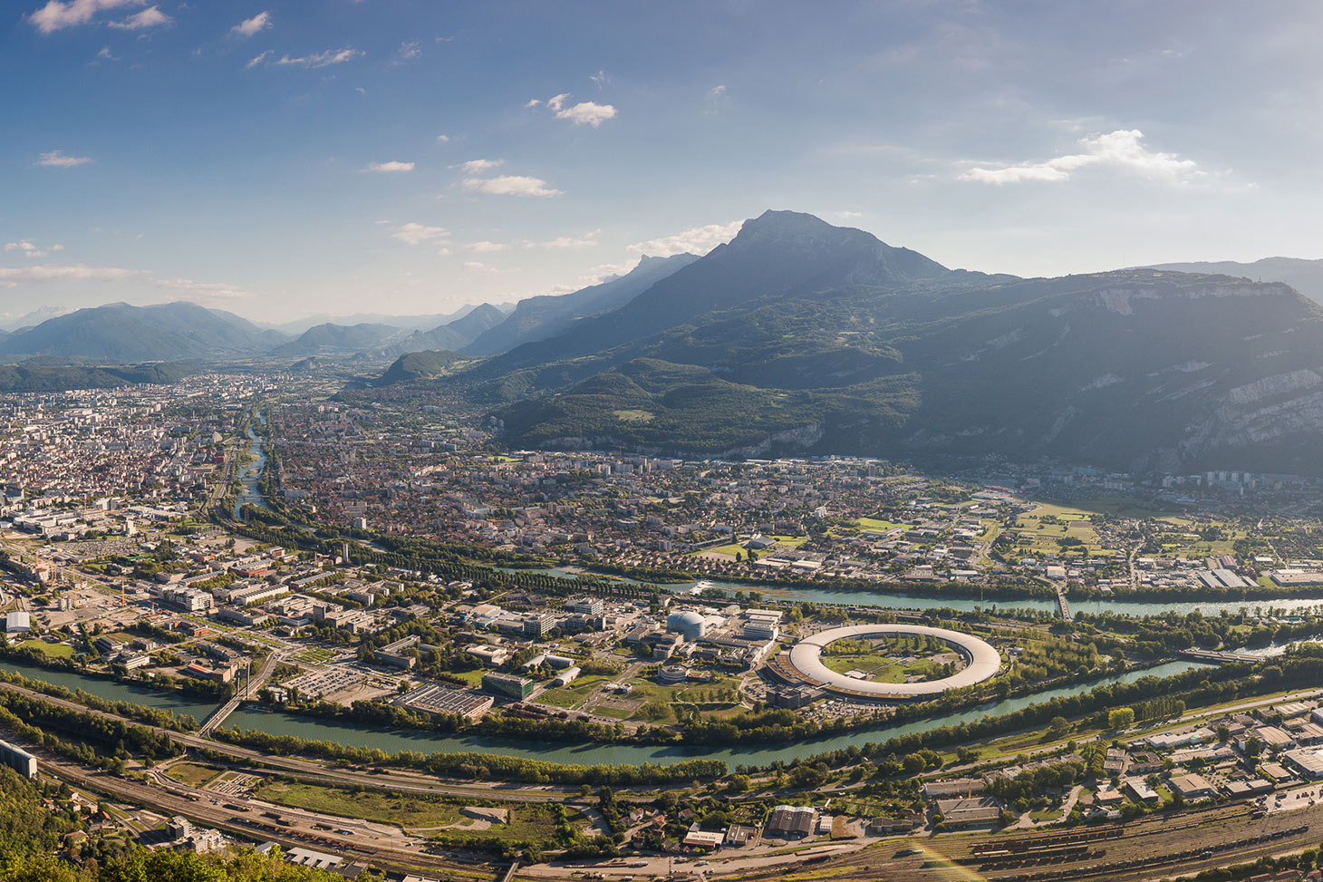 View of the scientific peninsula and the Grenoble synchrotron © Pierre Jayet